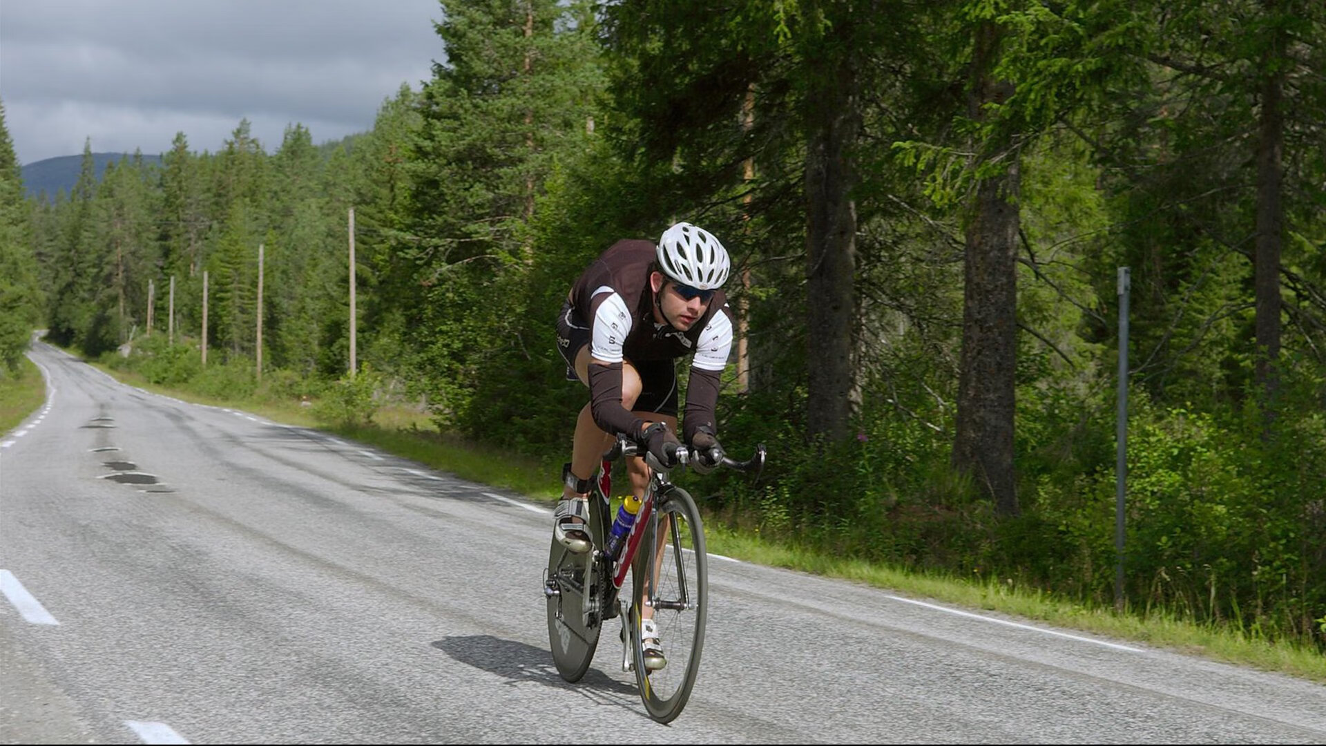 乐鱼官方登录入口-_云端登山模拟：虚拟现实中的极限高峰_，模拟登山运动